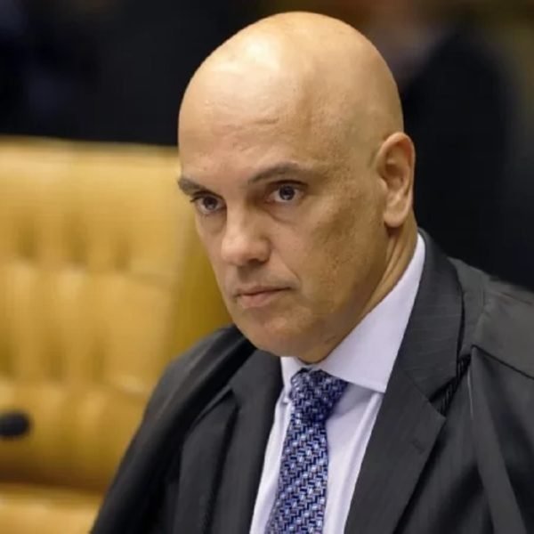 Alexandre de Moraes determinou que o governador Cláudio Castro preste esclarecimentos sobre a megaoperação policial nos complexos do Alemão e da Penha.
