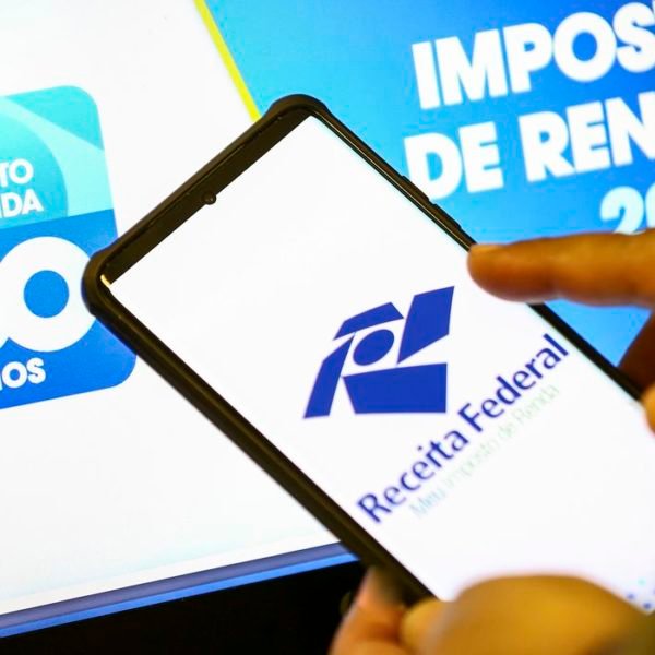 Receita Federal abre prazo do Imposto de Renda 2026 nesta segunda (23). Entrega vai até 29 de maio. Multa mínima é de R$ 165,74.