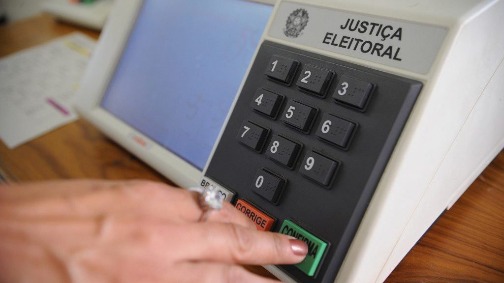 Novo Código Eleitoral é aprovado na CCJ do Senado com voto impresso, cotas para mulheres, regras de quarentena e alterações em fake news e propaganda.