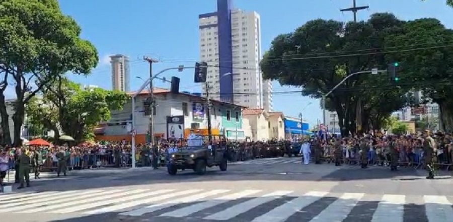 Desfile de 7 de setembro reúne milhares de pessoas na Praça Cívica, em Natal  - Ponta Negra News