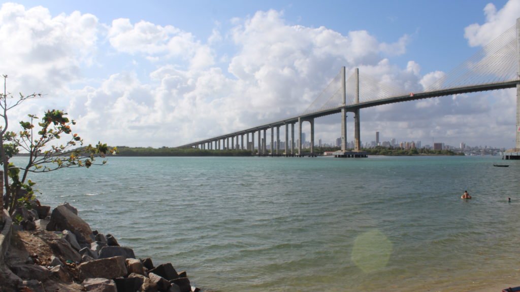 Idema autoriza instalação de defensas na Ponte Newton Navarro. Obra de R$ 52 milhões deve aumentar segurança e permitir operação 24h do porto.