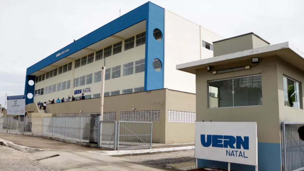 Uern abre concurso com 66 vagas para professores do ensino superior; inscrições vão de 3 de novembro a 3 de dezembro de 2025.