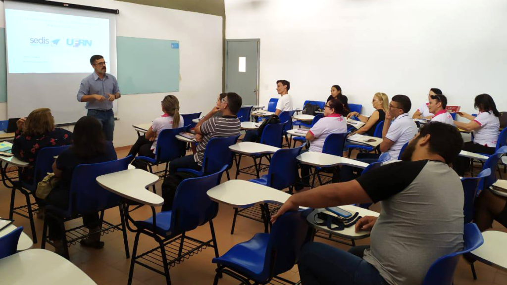 Especialistas pedem volta das diretrizes de 2012 do ensino médio