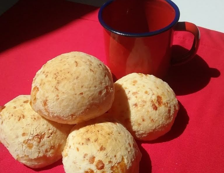 Novo café de Cuiabá tem pão de queijo com carne na lata, queijo abençoado  pelo Papa e doce de leite direto de MG :: Olhar Conceito