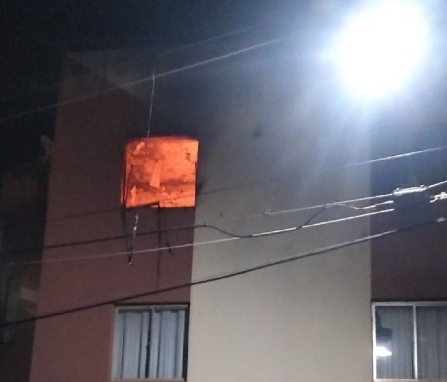 Apartamento pega fogo em Nova Parnamirim