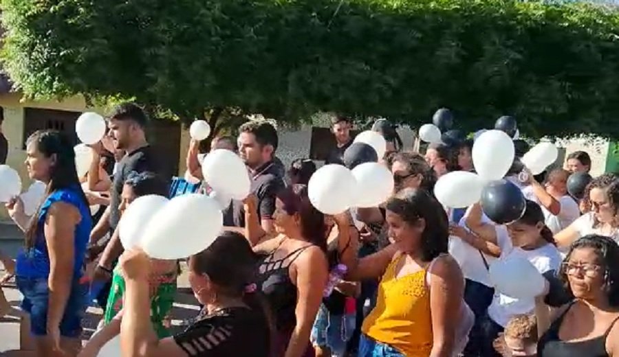 Sepultamento de família desaparecida em Lagoa Salgada