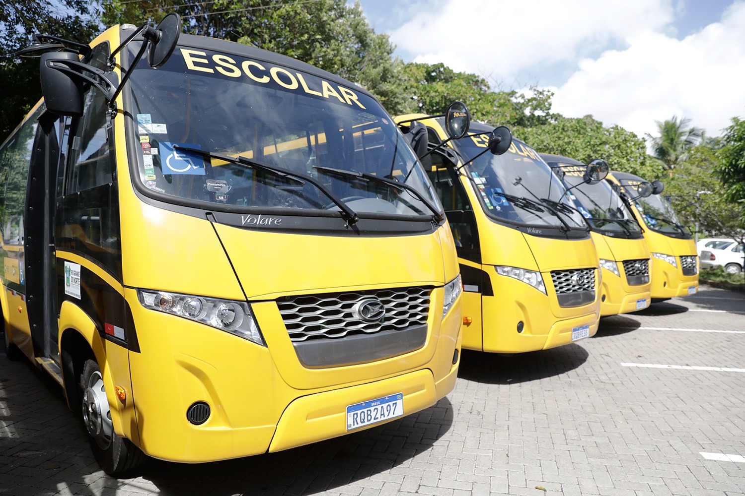 Ônibus escolar quebra a caminho da escola e pais de alunos