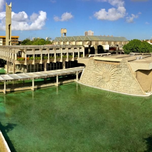 UFRN alerta para corte de 7,18% no orçamento após mudanças na LOA 2026. Redução afeta custeio, terceirizações e assistência estudantil.