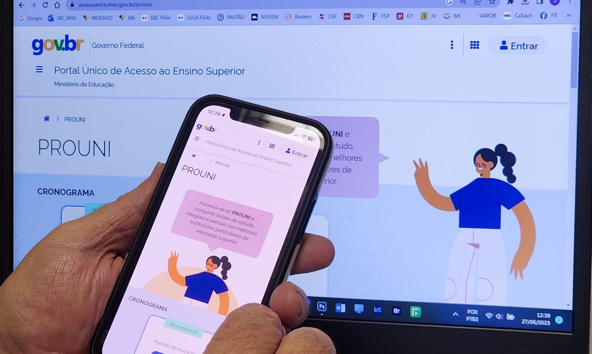 MEC estende até 18 de agosto prazo para entrega de documentos da segunda chamada do Prouni 2025. Confira o cronograma e vagas ofertadas.