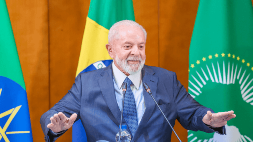 Lula afirma que Brasil precisa investir em defesa e alerta para risco de invasão caso o país não esteja preparado. Declaração ocorreu após reunião com presidente da África do Sul.