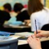 Câmara aprova Sistema Nacional de Educação, que estabelece padrões mínimos e integração entre governos para melhorar a educação básica e superior.