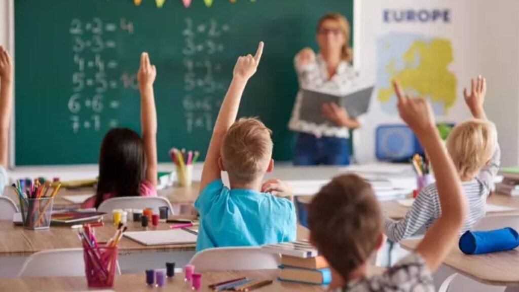 Lei sancionada por Lula reconhece professores da educação infantil como profissionais do magistério e garante acesso ao piso salarial nacional.