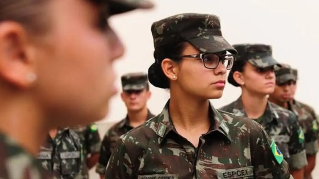 Serviço Militar Inicial Voluntário Feminino 2025: mulheres de 18 anos selecionadas devem comparecer até sexta-feira para a seleção complementar.
