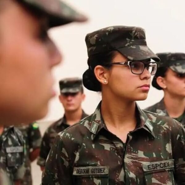 Serviço Militar Inicial Voluntário Feminino 2025: mulheres de 18 anos selecionadas devem comparecer até sexta-feira para a seleção complementar.