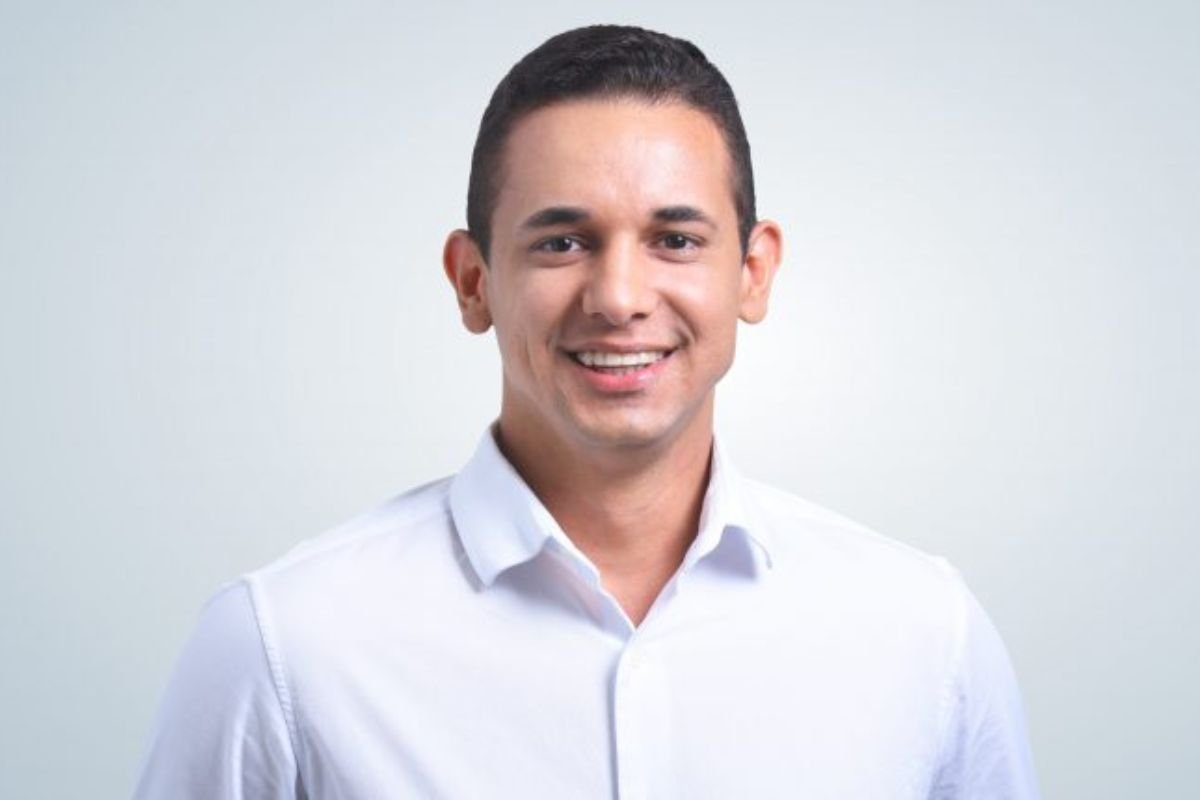 Data Census mostra Allyson Bezerra na liderança dos cenários espontâneo e estimulado para o governo do RN. Pesquisa ouviu 2.028 pessoas em 71 cidades.