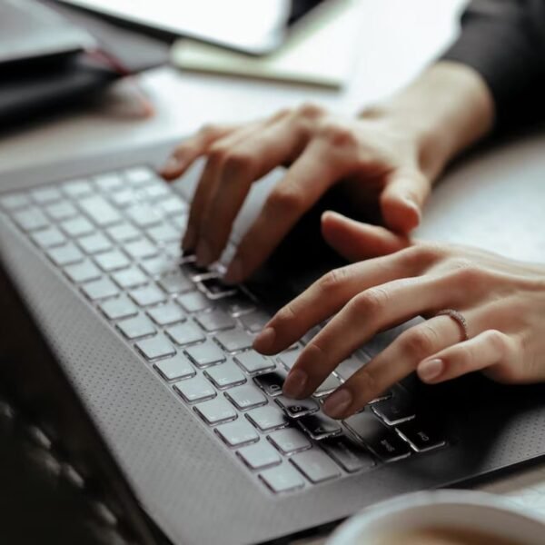 Parnamirim oferta curso de redação legislativa nos dias 1º e 2 de dezembro, visando qualificar servidores na elaboração de normas e atos jurídicos.