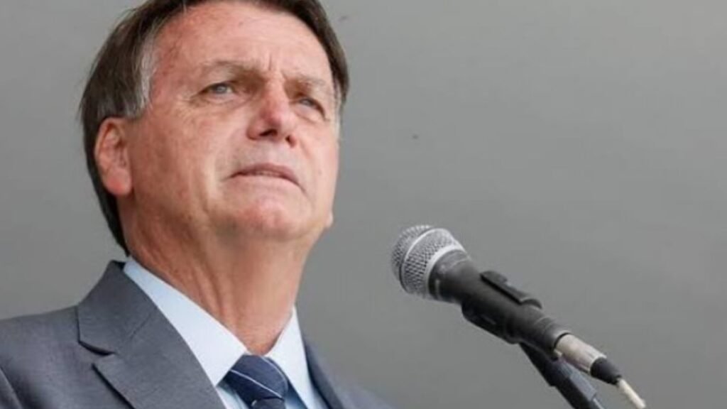 Bolsonaro está apto para cirurgia de hérnia inguinal bilateral, segundo boletim médico. Procedimento ocorre nesta quinta-feira (25), em Brasília.