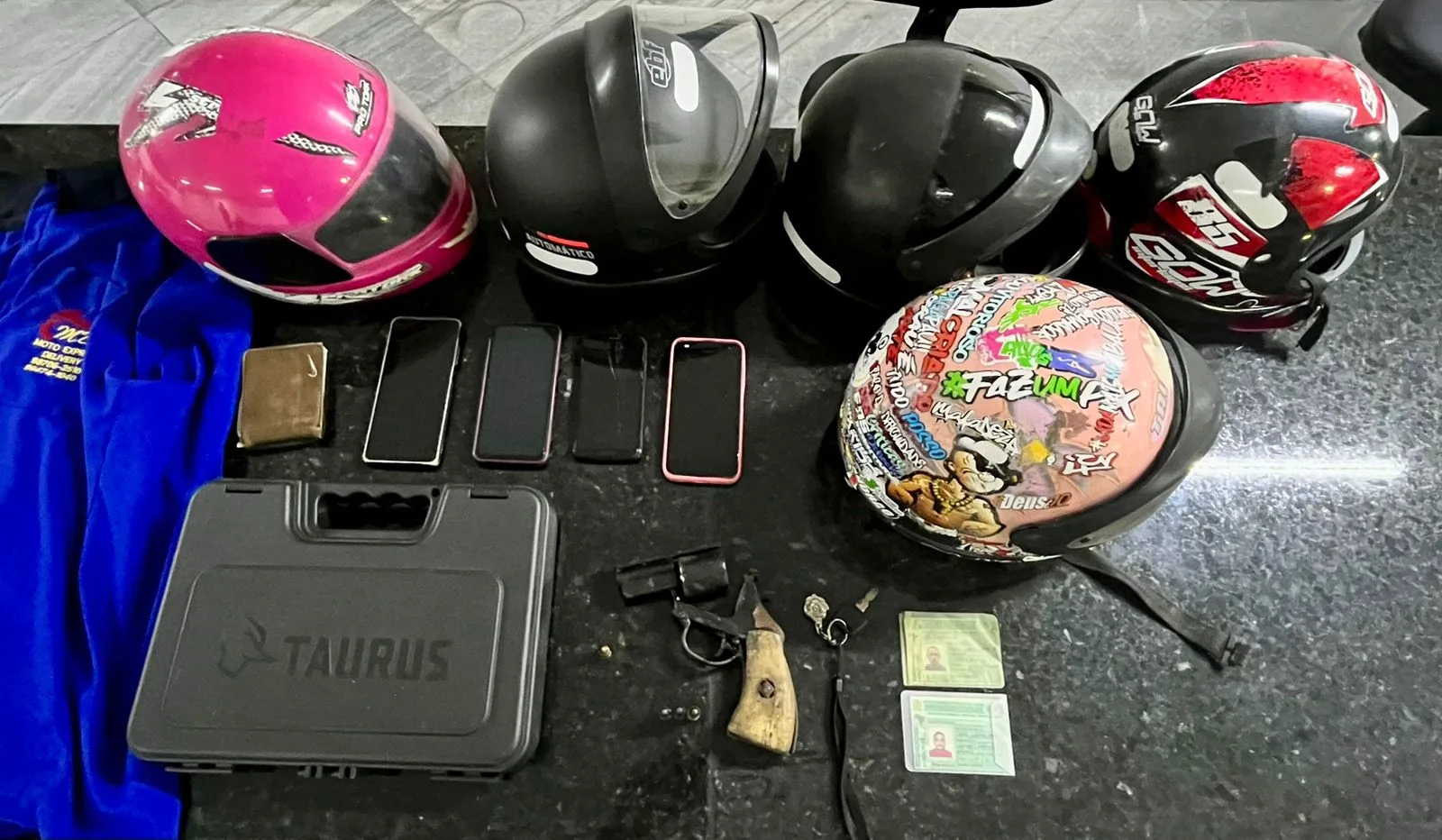 PM prende dupla armada e recupera motocicleta roubada no bairro Neópolis