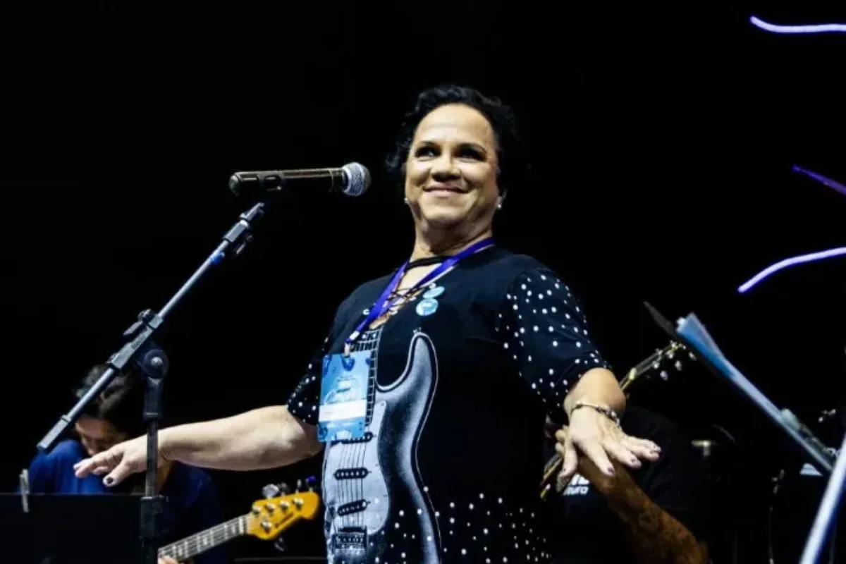 Anne Torres é a campeã do Festival do Industriário