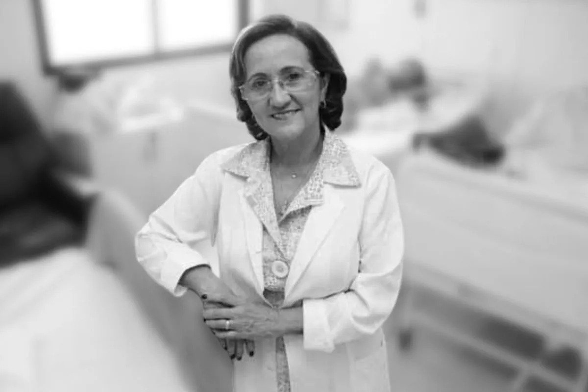 Dra. Edilsa Pinheiro de Araújo, numa sala de parto humanizado