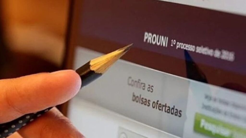 Lista de espera do Prouni termina nesta quinta (26). Programa oferece mais de 595 mil bolsas em instituições privadas.