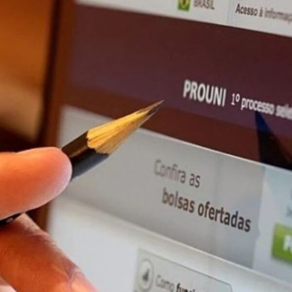 Lista de espera do Prouni termina nesta quinta (26). Programa oferece mais de 595 mil bolsas em instituições privadas.