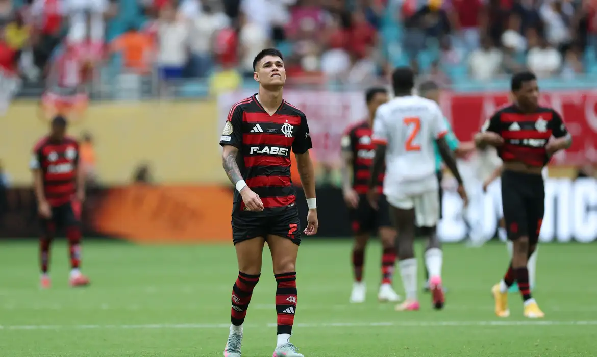 Jogador Luiz Araújo do Flamengo em campo