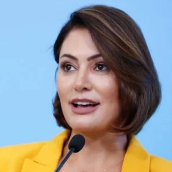 Câmara de Natal aprova concessão do título de Cidadã Natalense para Michelle Bolsonaro. Proposta segue agora para votação em plenário.