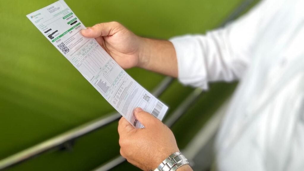 Aneel confirma bandeira tarifária verde em janeiro de 2026, sem custo extra na conta de energia dos consumidores brasileiros.