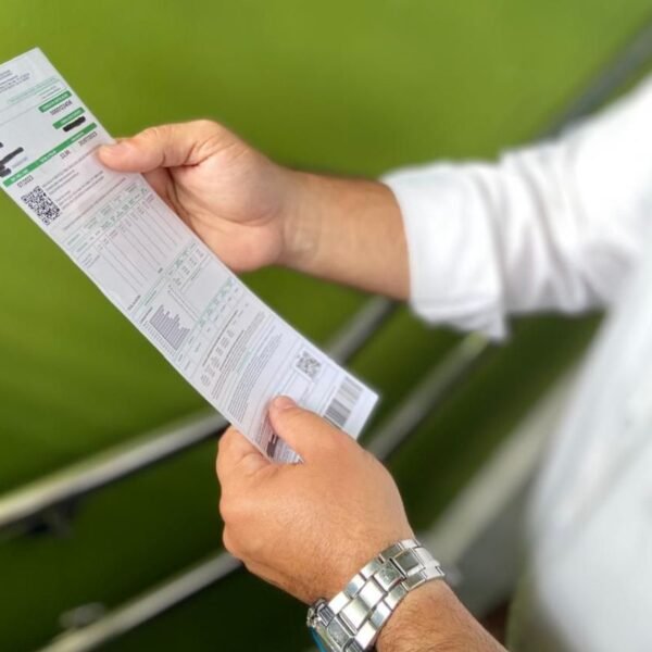 Aneel confirma bandeira tarifária verde em janeiro de 2026, sem custo extra na conta de energia dos consumidores brasileiros.