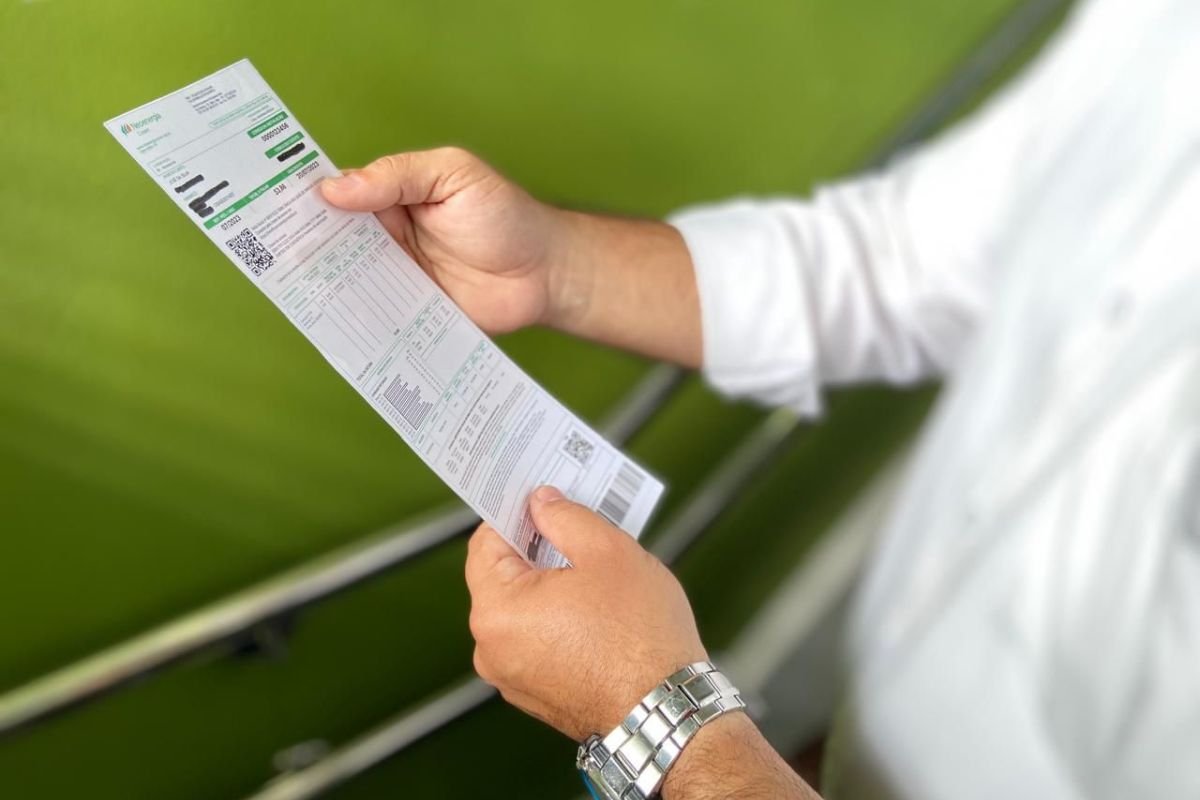 Nova regra da Tarifa Social isenta famílias de baixa renda do pagamento de até 80 kWh por mês. Mais de 113 mil residências potiguares já foram beneficiadas.