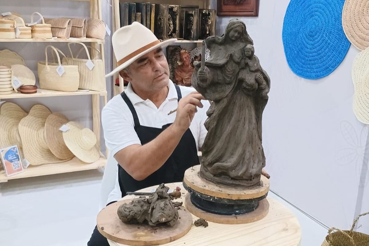 Artista plástico macaibense Aldo Rodrigues