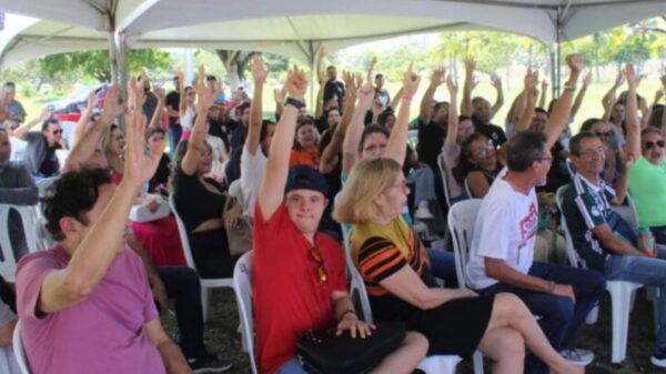 Trabalhadores do DETRAN aprovam greve