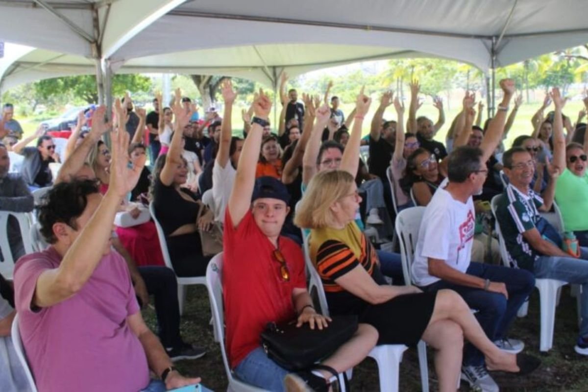Trabalhadores do DETRAN aprovam greve