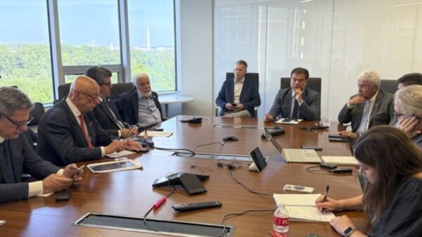 Senadores brasileiros buscam apoio nos EUA contra tarifa de 50% sobre produtos do Brasil,