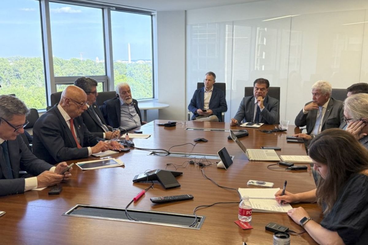 Senadores brasileiros buscam apoio nos EUA contra tarifa de 50% sobre produtos do Brasil,