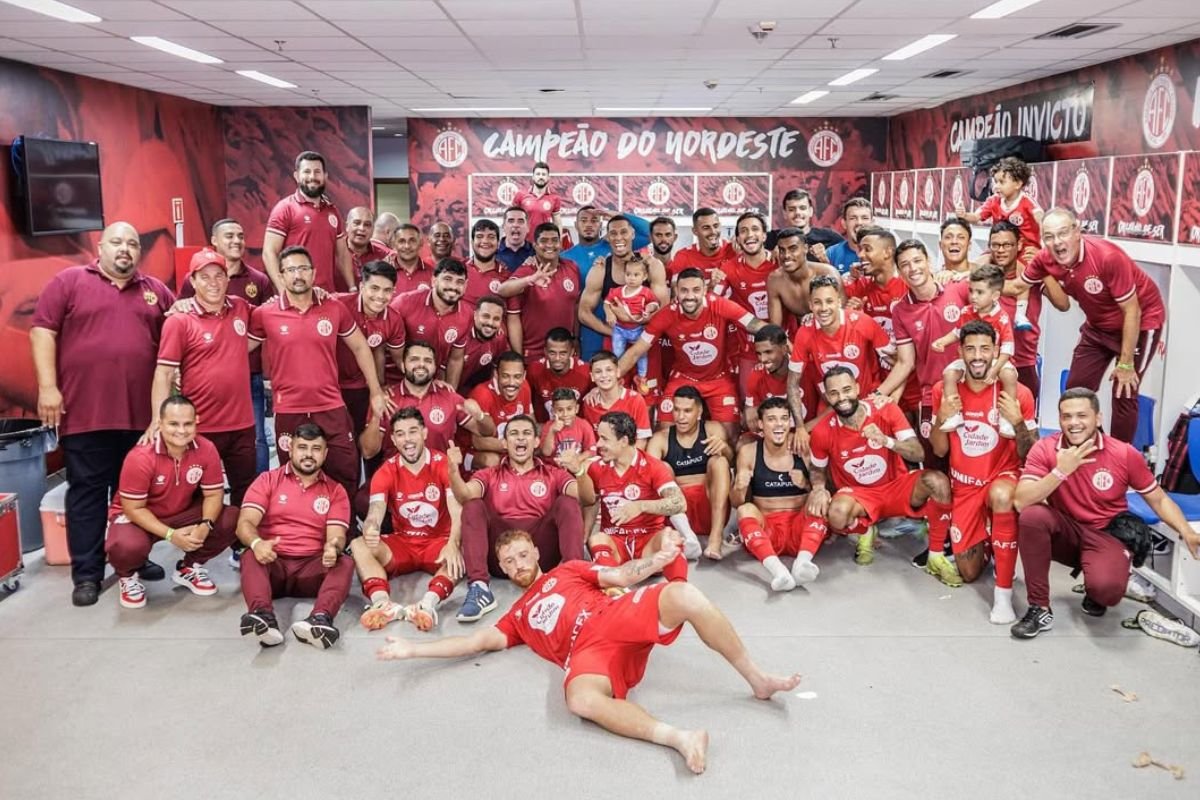 Sessão solene homenageia os 110 anos do América Futebol Clube nesta quarta (7), com presença de torcedores e diretoria.