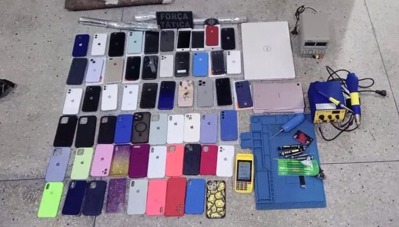 Foram recuperados 22 celulares