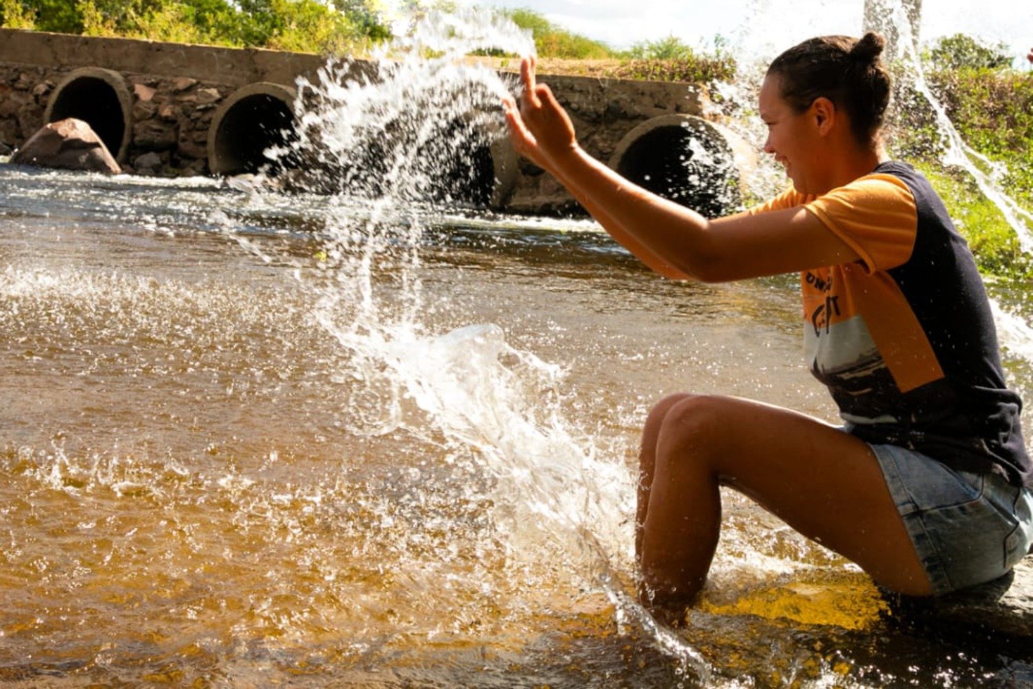 A água que começou a chegar ao RN vem das barragens Caiçara, Engenheiro Ávidos e São Gonçalo, na Paraíba