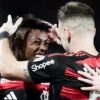 Bruno Henriqe celebra o gol do jogo.