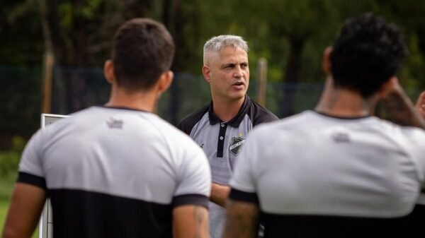 ABC anuncia saída de Rodrigo Santana e do auxiliar Neto Pajolla. Jonidey Tostão assume comando da equipe para reta final da Série C.
