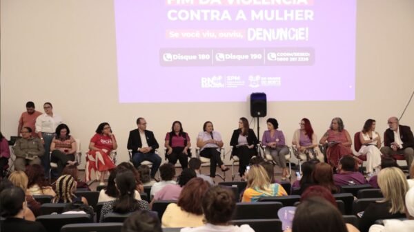 RN inicia Agosto Lilás 2025 com seminário, capacitação e programa Maria da Penha Vai às Escolas para enfrentar a violência contra a mulher.