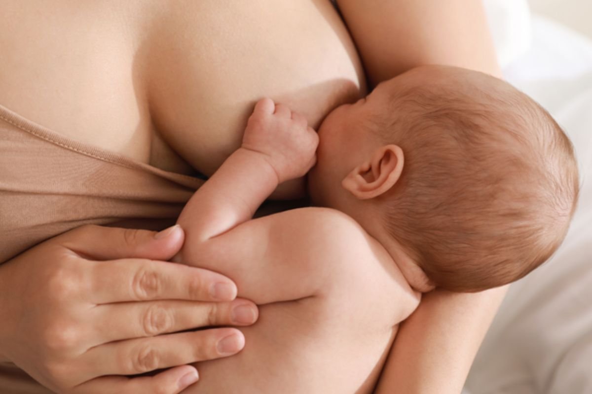 MEJC e HUAB promovem ações em Natal durante a Semana do Aleitamento Materno, destacando os benefícios do leite materno para mãe e bebê.