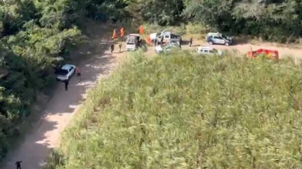 Helicóptero Potiguar 02 foi acionado para apoiar buscas por criminosos que sequestraram um comerciante em Goianinha. Ação ocorre em São José de Mipibu.