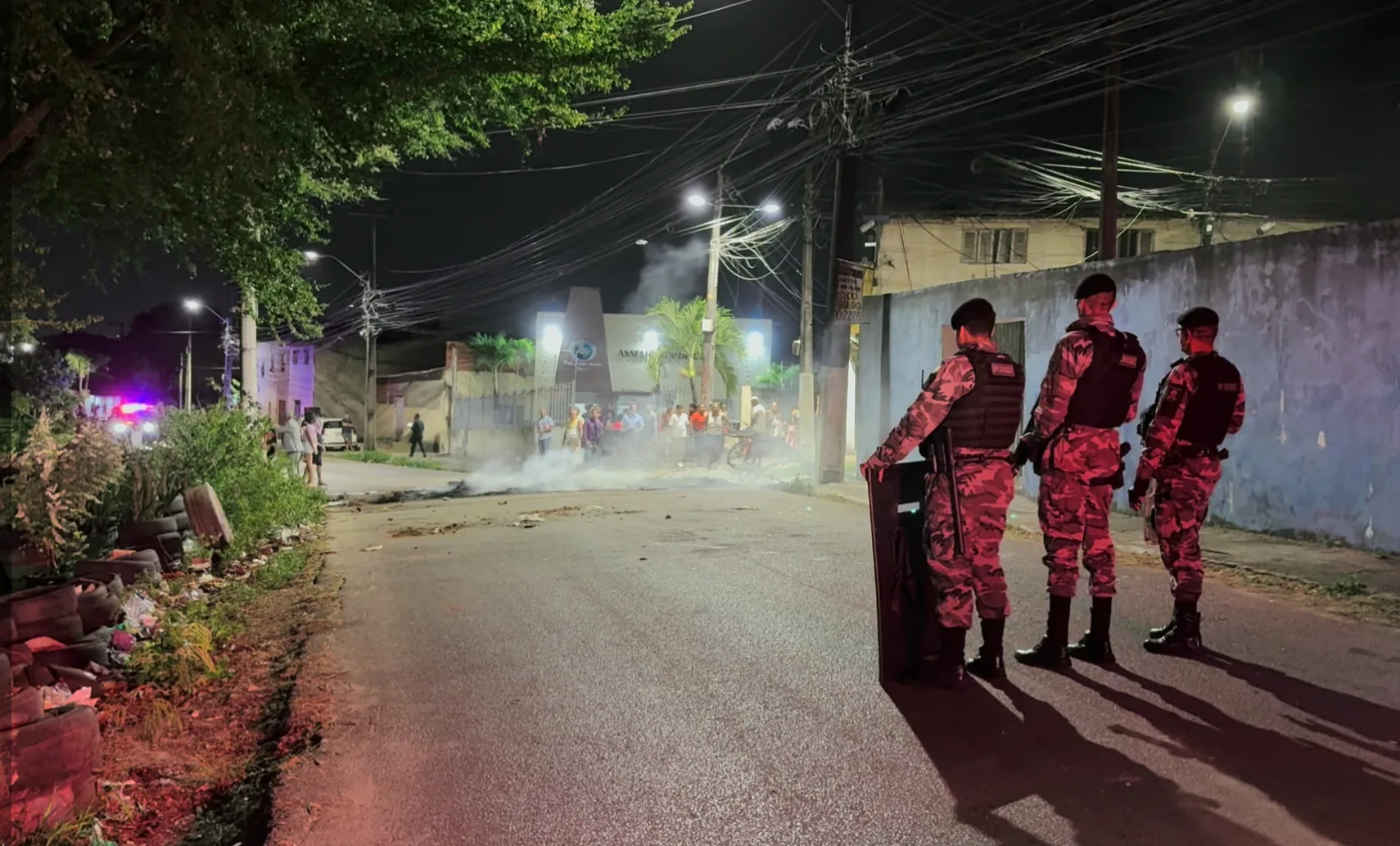 Protesto dos moradores do Detran em Natal com pneus queimados