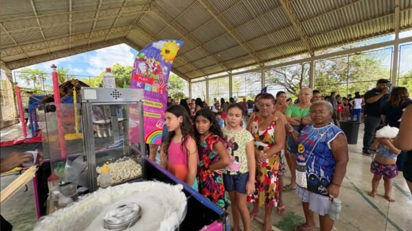 A Caravana Mais Natal levou serviços de saúde, cidadania e lazer para moradores dos Guarapes, beneficiando centenas de pessoas.