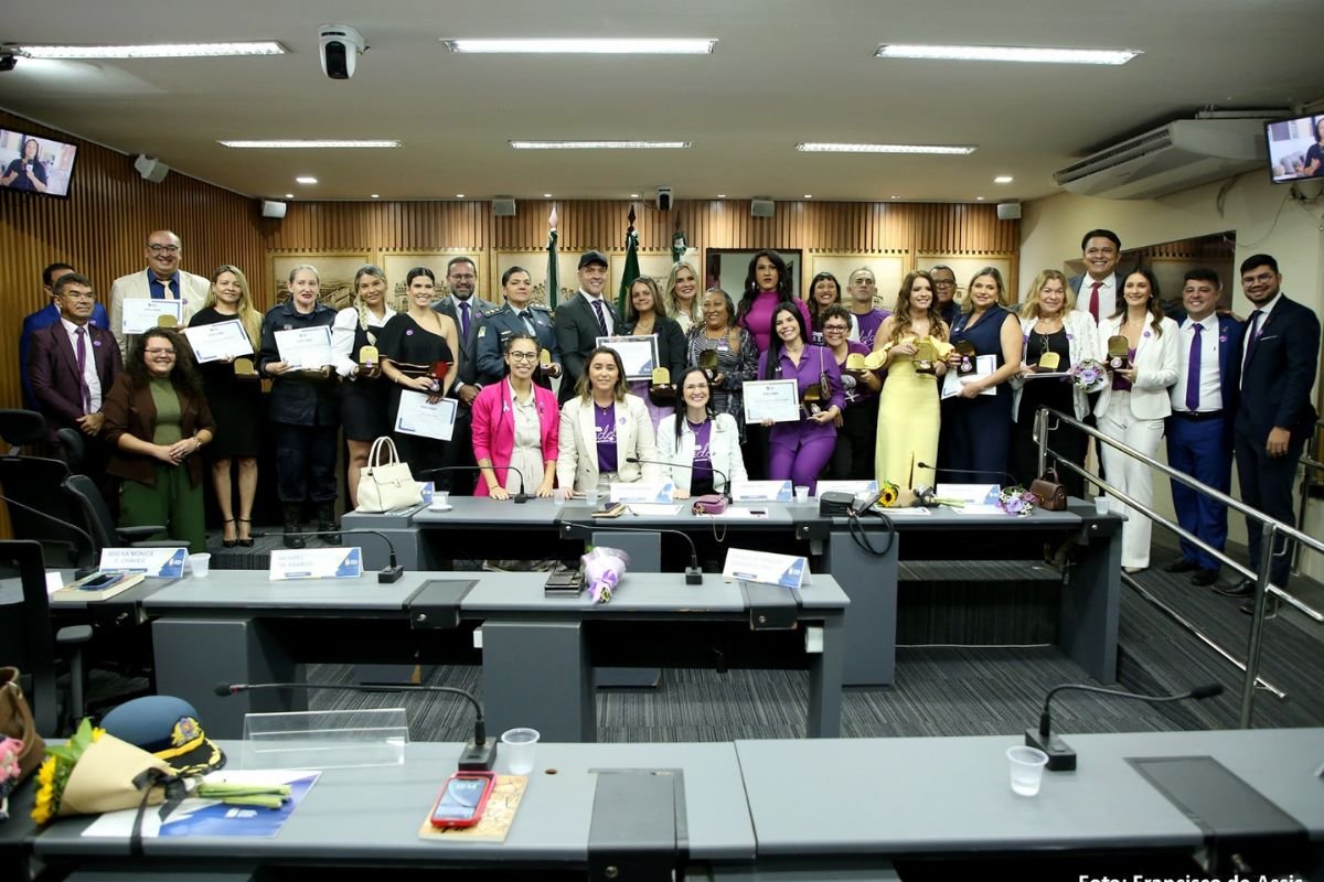 Câmara de Natal encerra Agosto Lilás com entrega da Comenda Maria da Penha e reforço ao combate à violência contra a mulher.