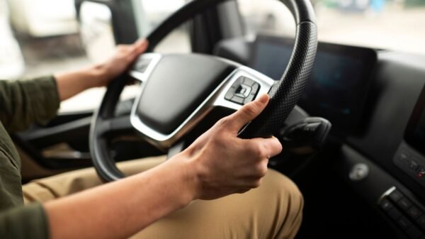 SEST SENAT Natal oferece vagas gratuitas para mulheres em cursos de motoristas profissionais. Inscrições vão até 22 de agosto.
