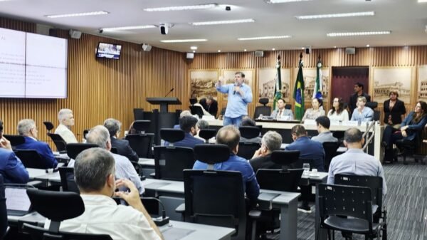 Audiência pública debate projeto do Parque Linear Municipal em Capim Macio, com áreas verdes, lazer, esporte e educação ambiental.