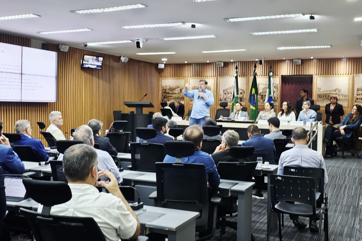 Audiência pública debate projeto do Parque Linear Municipal em Capim Macio, com áreas verdes, lazer, esporte e educação ambiental.